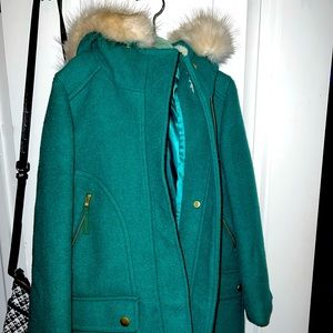 J Crew crewcuts girls coat in a beautiful green w/debatable hood. Size 6